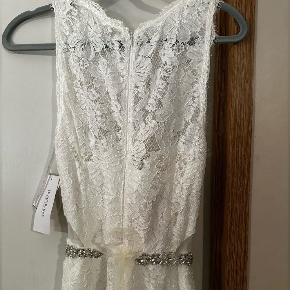 Elegant White Lace Dress - Picture 7 of 8